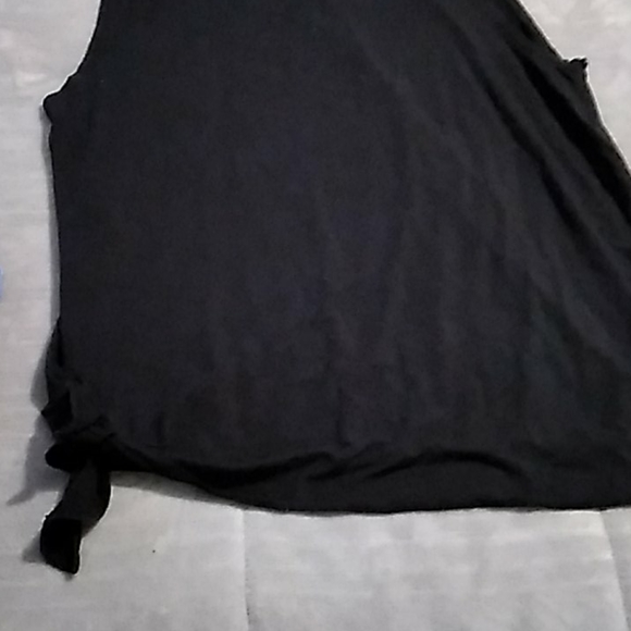 Fabletics shirt - Picture 2 of 5